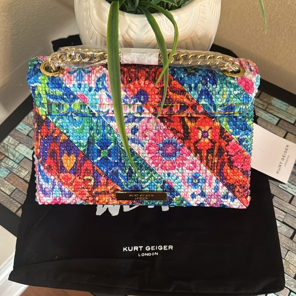 Kurt Geiger London Mini Kensington Crystal Shoulder Bag
Kurt Geiger London - Picture 10 of 17